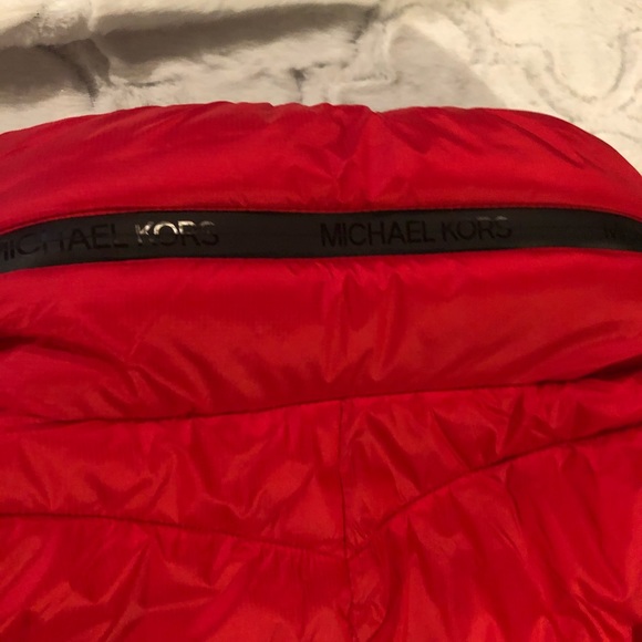 COPY - Michael Kors red jacket with zipper hood - Picture 8 of 11